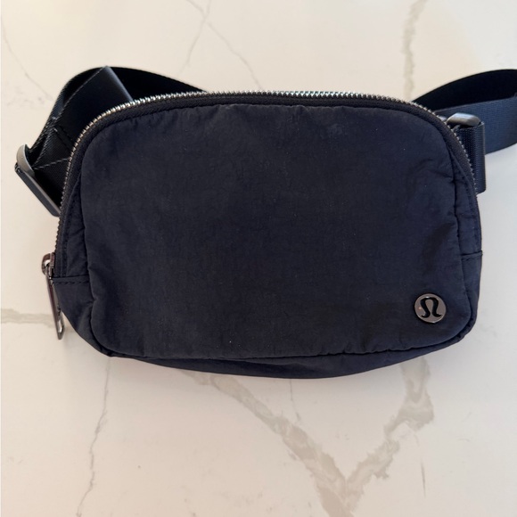 Lululemon Crossbody Bag & Card Case - Picture 13 of 16